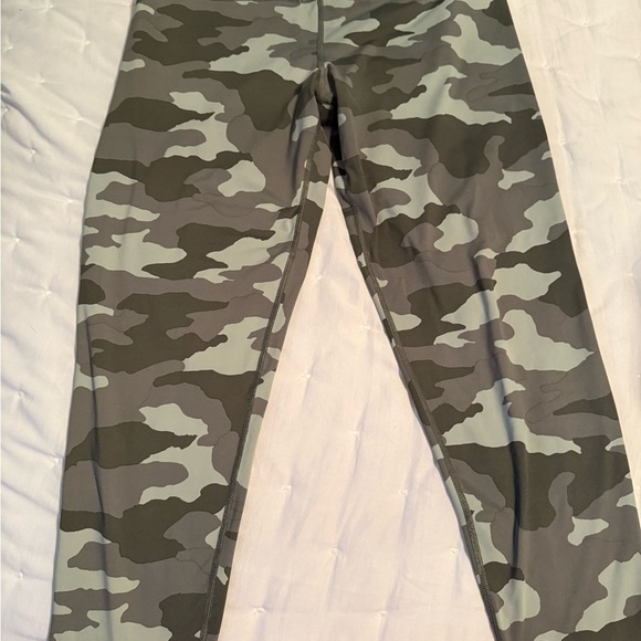 Aerie Green Camouflage Leggings XL - Picture 2 of 5